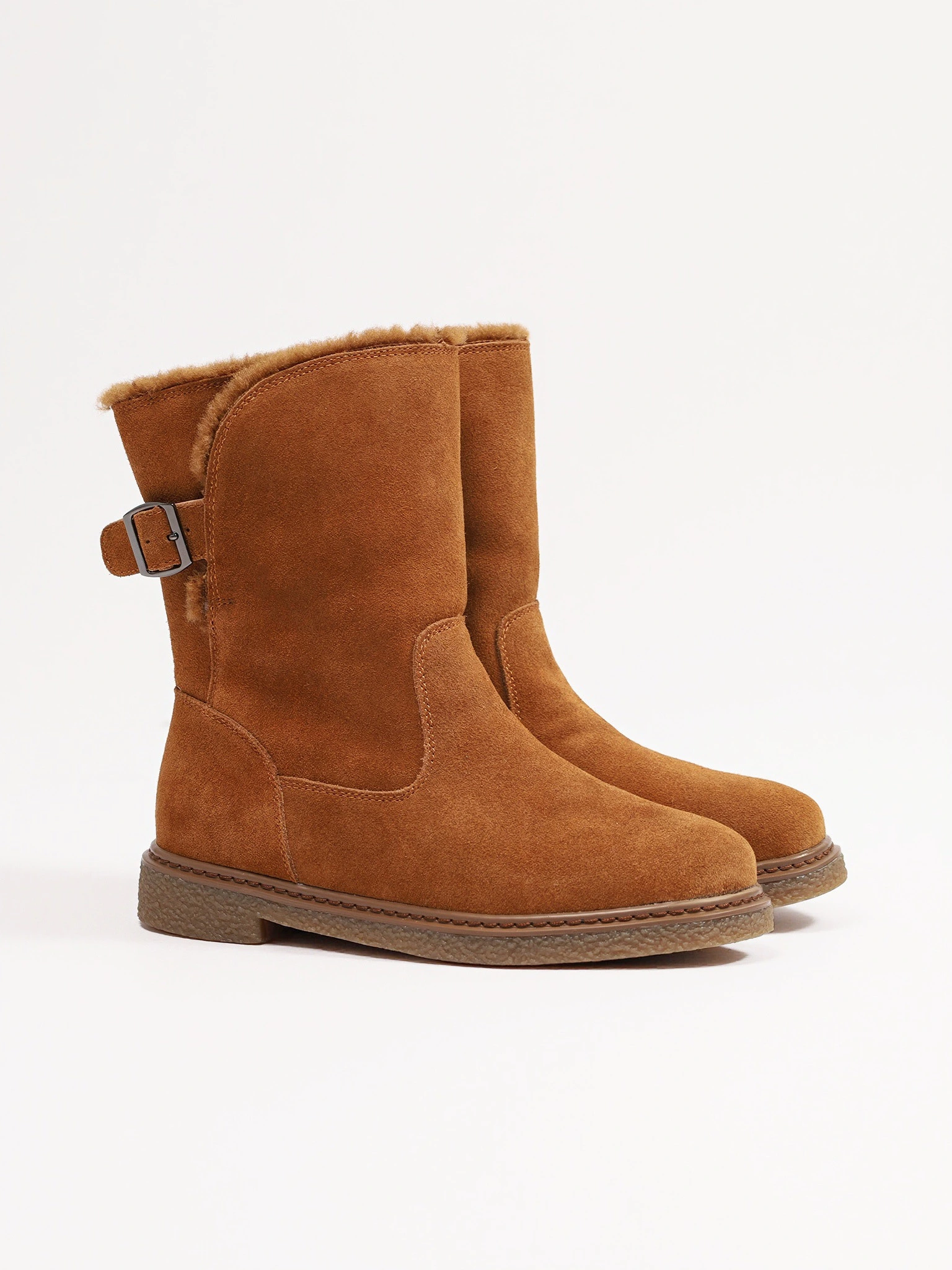 Ботинки рыжего цвета с ремешком на низком каблуке